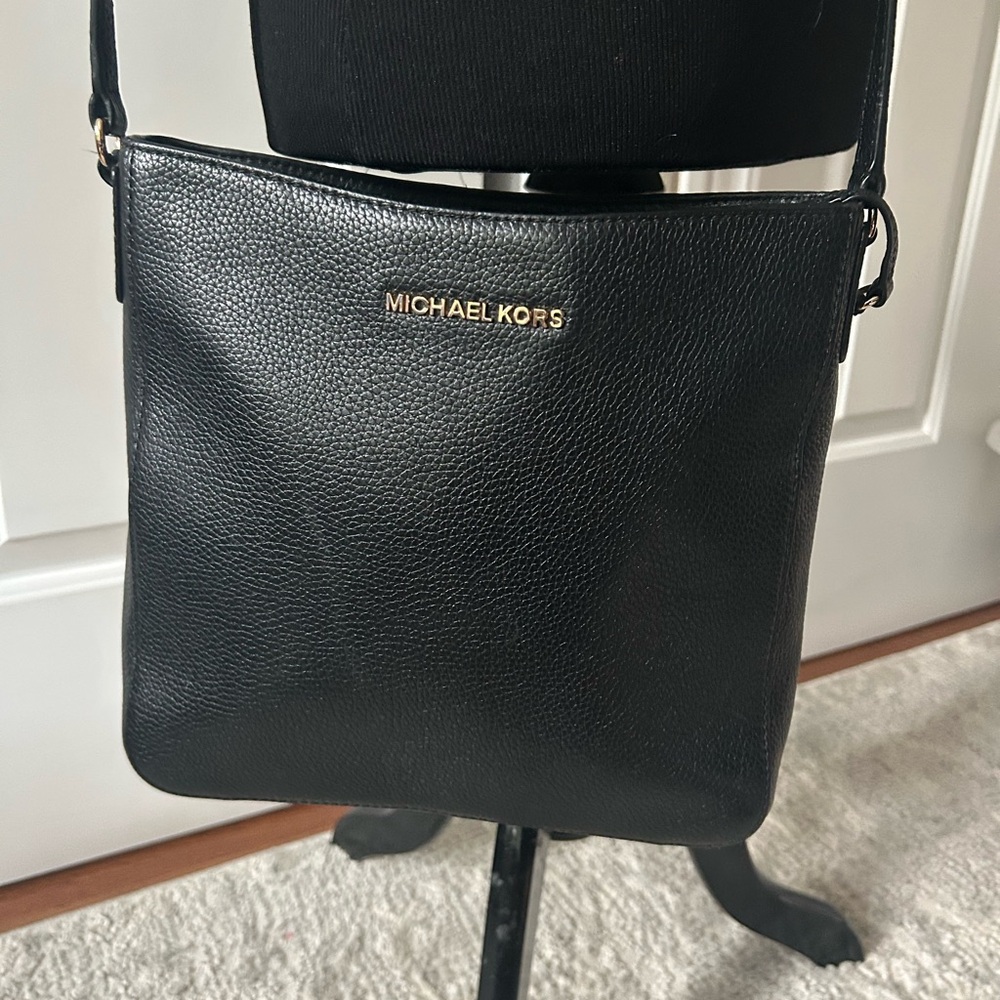 Jet Set Large Saffiano Leather Messenger Bag